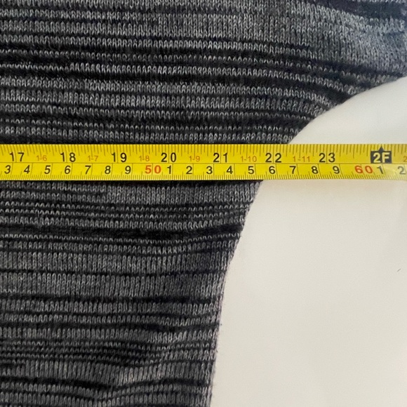 Loft Short Sleeve Sweater with Beads and sequins Size Medium Wool blend - Picture 8 of 9